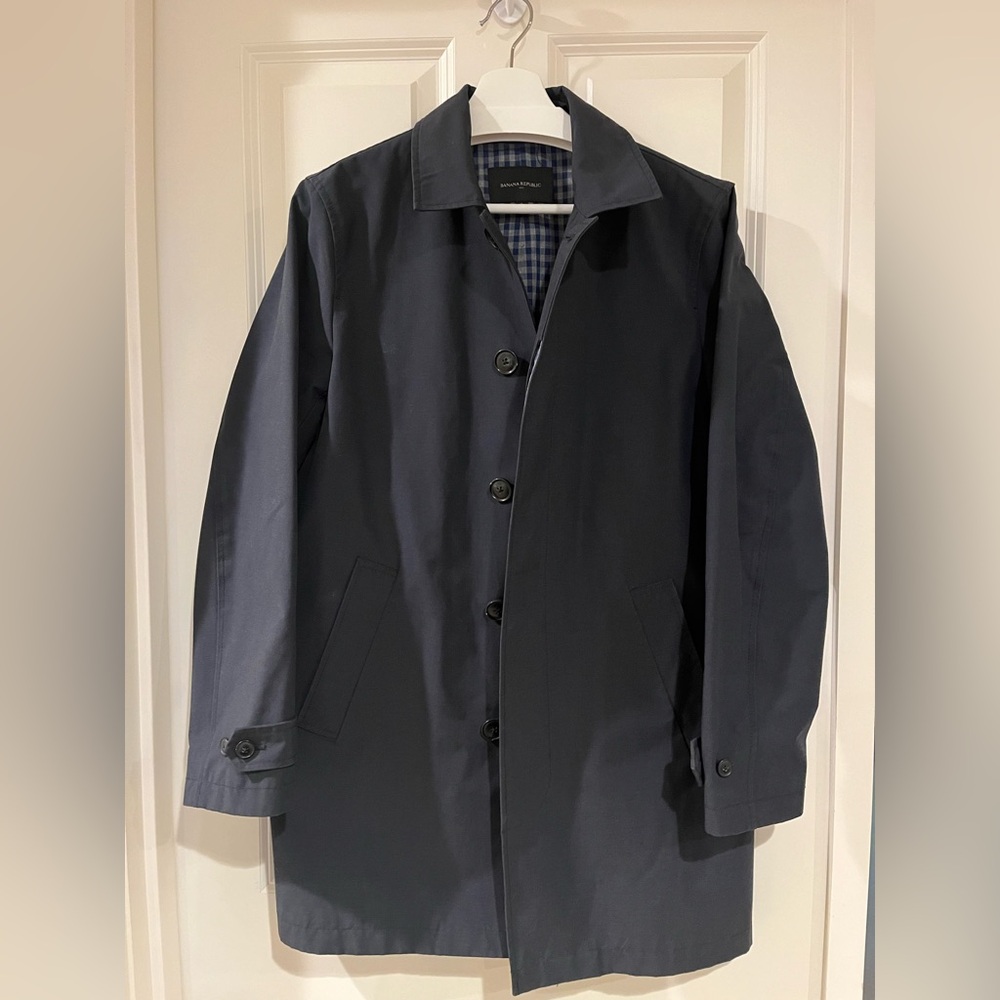 Men’s Small J Crew trenchcoat in navy color. Excellent used condition